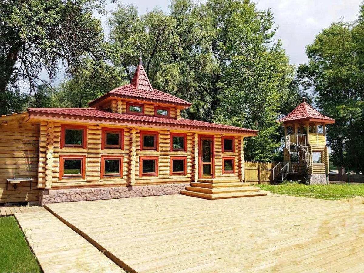 Загородный Комплекс Fort Pirnov Park Pirnove Екстериор снимка