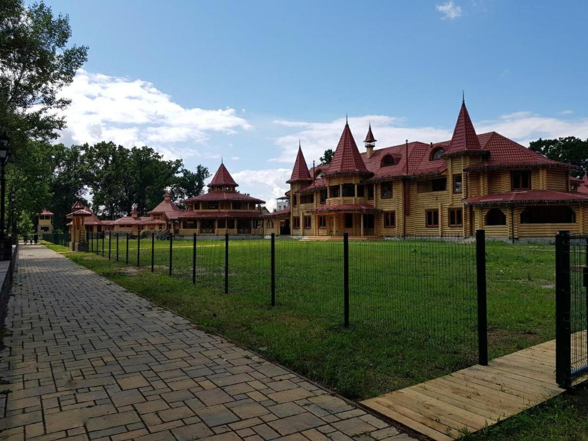 Загородный Комплекс Fort Pirnov Park Pirnove Екстериор снимка